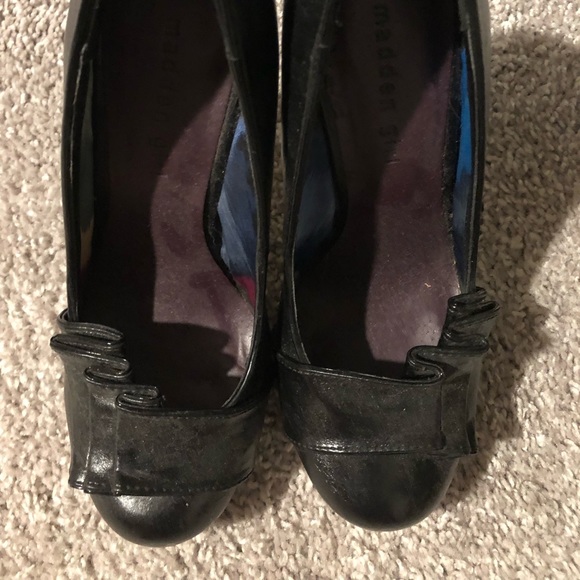 Madden Girl Black Round Toe Pumps - Picture 6 of 6